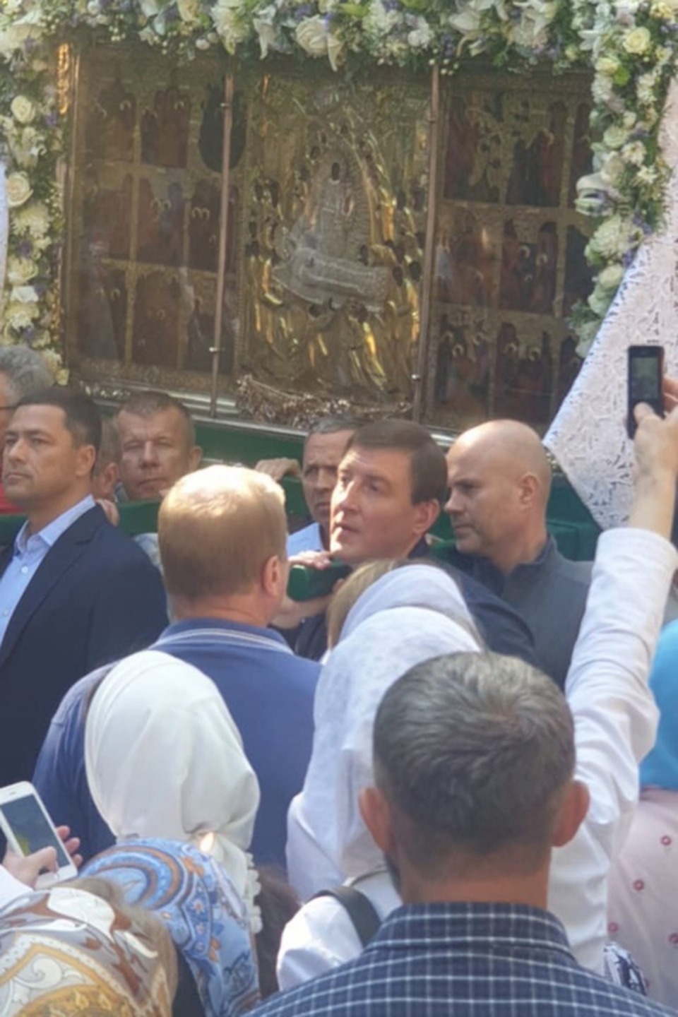 Крестным ходом с иконой Успения Божией Матери прошли тысячи верующих в Печорах (ФОТО)