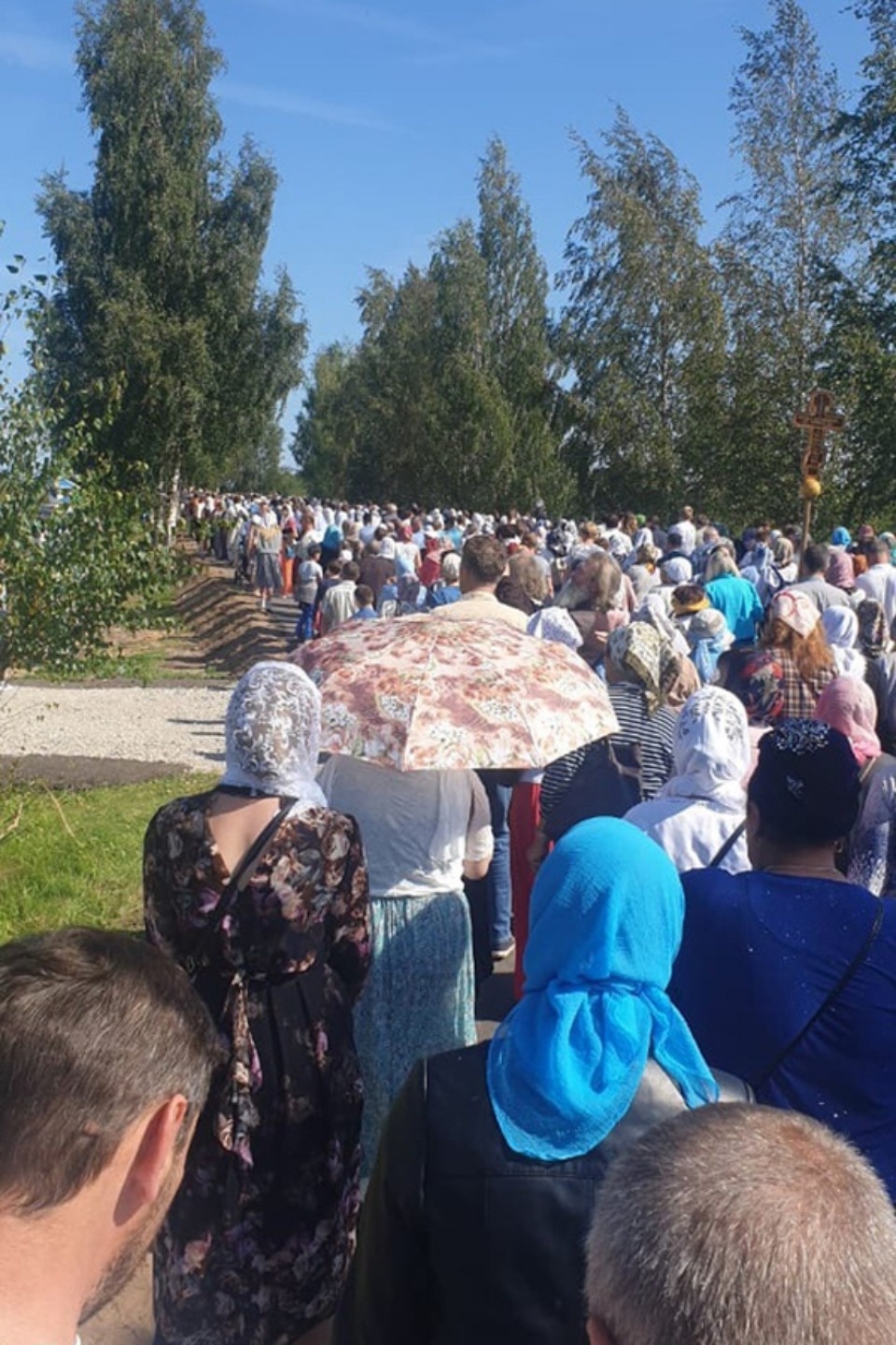 Крестным ходом с иконой Успения Божией Матери прошли тысячи верующих в Печорах (ФОТО)