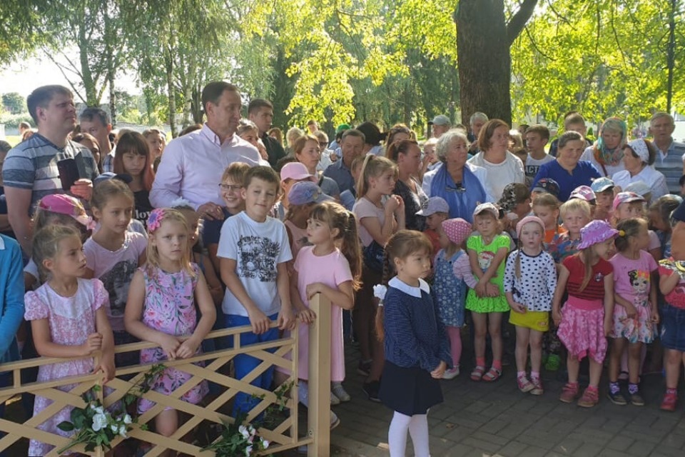 «Такой я даже в Москве не видел!»: в Печорах открыли уникальную детскую площадку (ФОТО)
