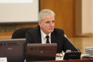 Михаил Ведерников наградил лучших сотрудников УМВД в честь 75-летия образования ведомства 