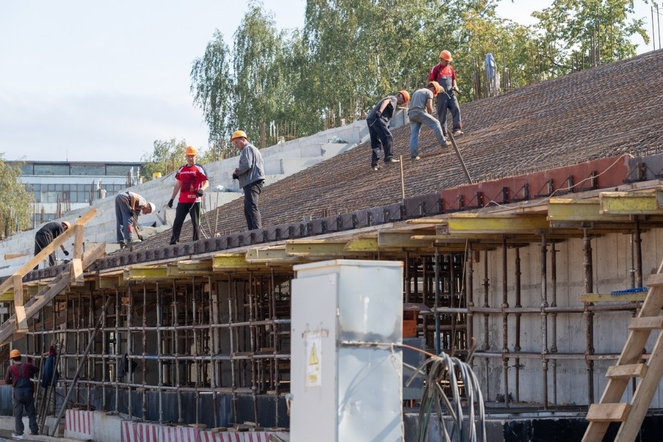 Снова не успевают: Михаил Ведерников потребовал ускорить работы на стадионе «Машиностроитель»