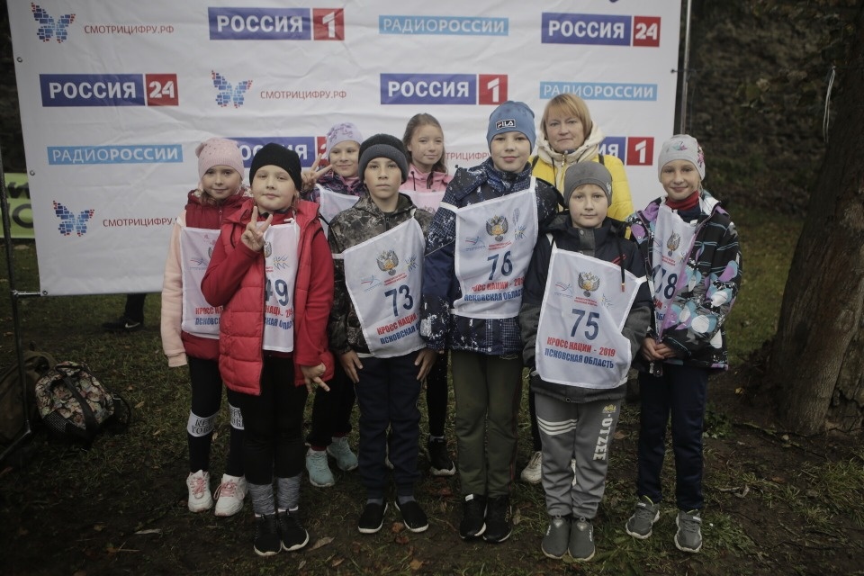 Приставку подарю дедушке