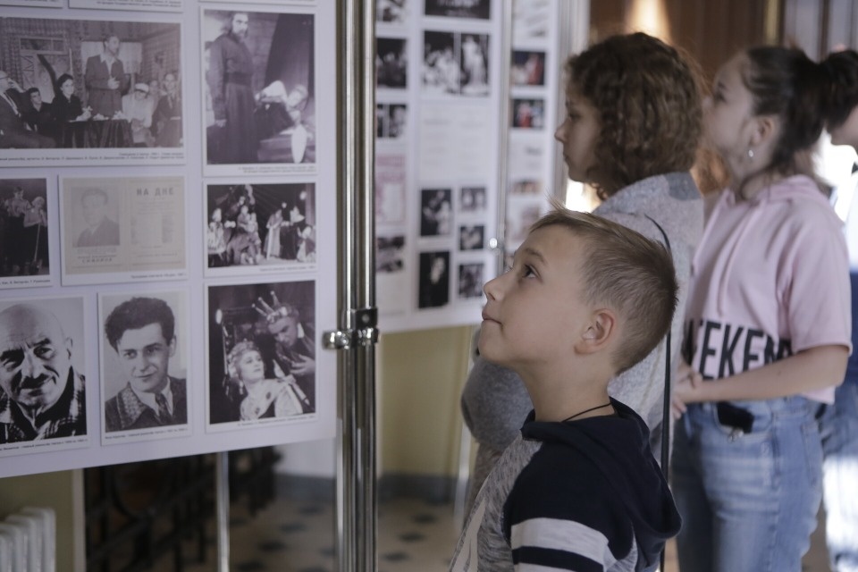 Путешествие из Волгограда в псковский театр