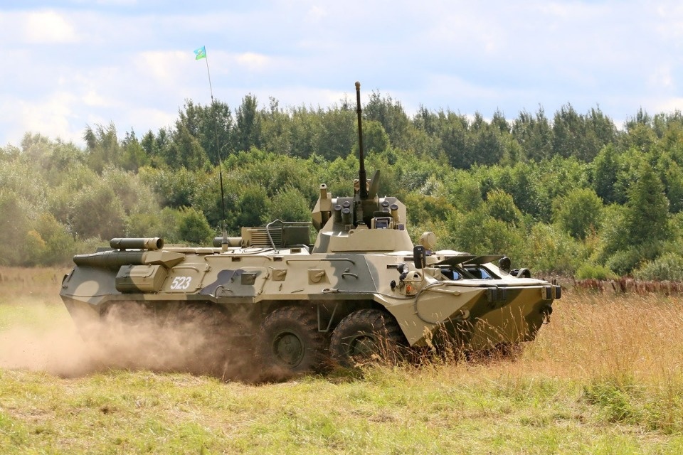 Десантники показали псковичам чем вооружены и как экипированы Десантники показали псковичам чем вооружены и как экипированы