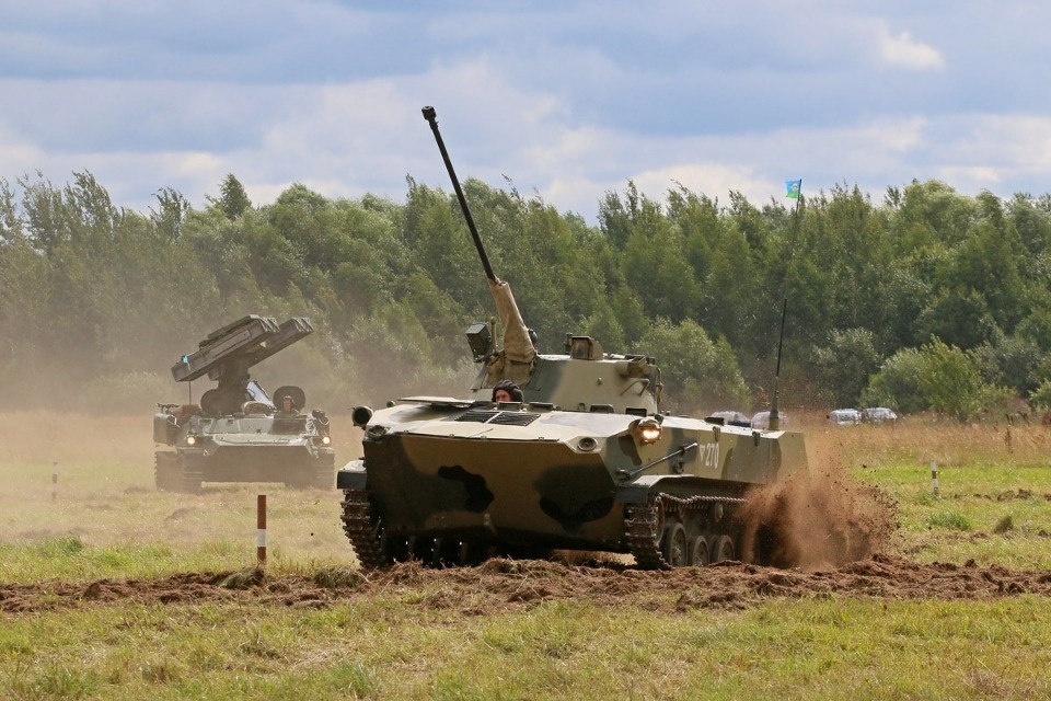 Десантники показали псковичам чем вооружены и как экипированы Десантники показали псковичам чем вооружены и как экипированы