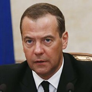 Дмитрий Медведев передал привет жителям Дновского района, в котором открылась новая школа