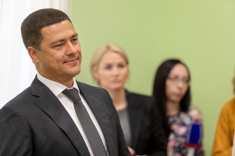 Михаил Ведерников побывал в гостях у учеников «кикоинского класса» и пожелал успехов в учёбе