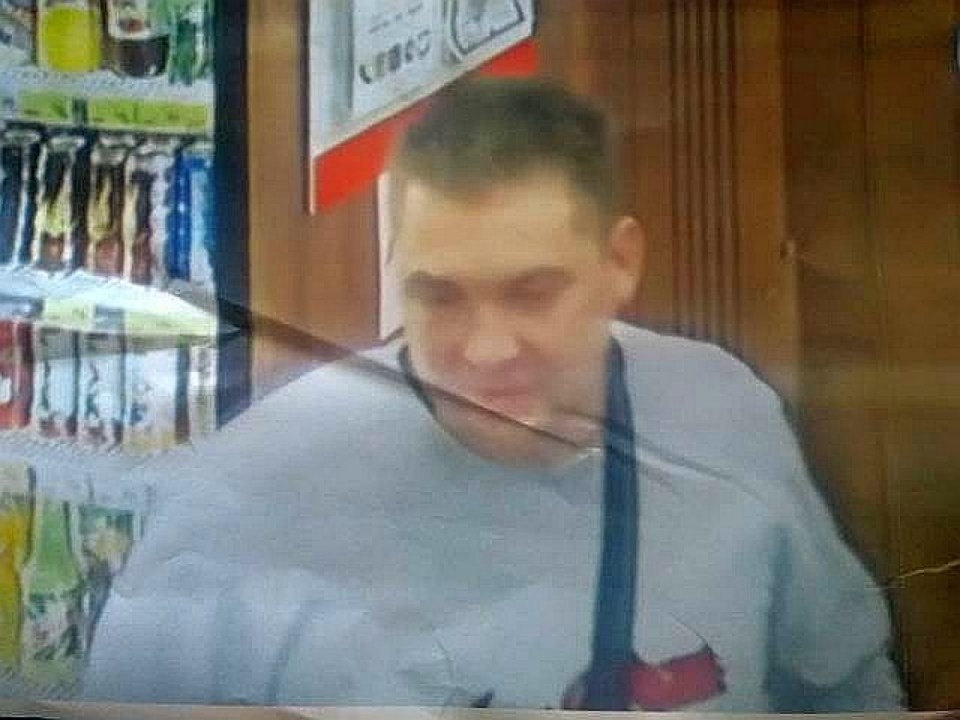 Личность подозреваемого в магазинной краже устанавливают псковские полицейские (ФОТО)