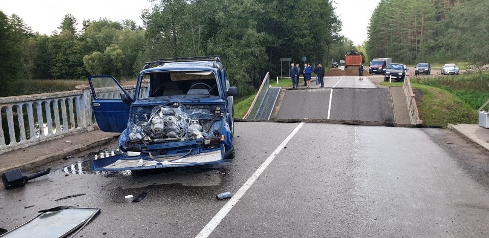 Следователи разбираются в обстоятельствах обрушения моста в Себежском районе