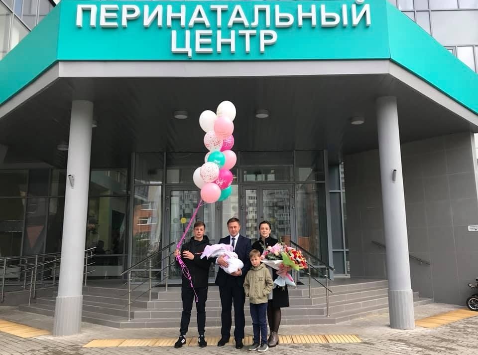 Псковский депутат выложил на «Фейсбук» фото со своим новорождённым ребёнком