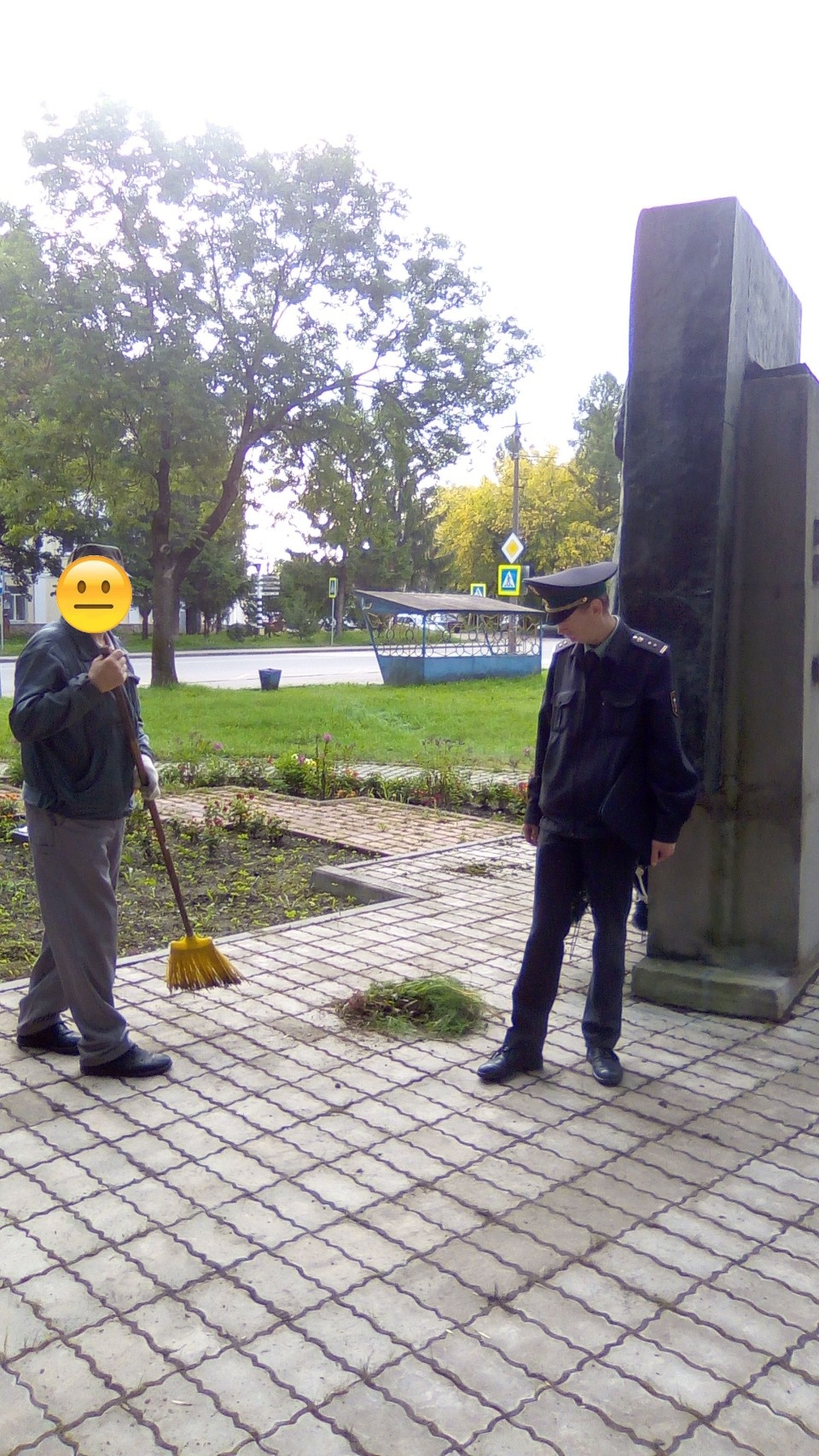 Подметают улицу Свободы - как в разных районах проходят обязательные работы