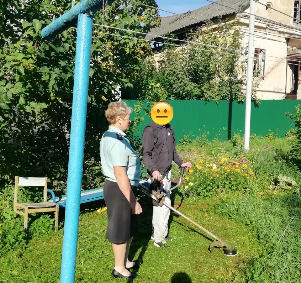 Подметают улицу Свободы - как в разных районах проходят обязательные работы