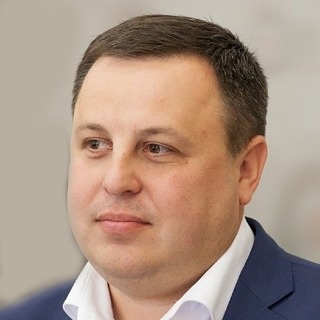 Увидели лужок – поставили вагончики