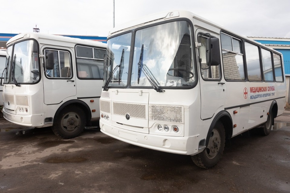 Ключи от новых ФАПов вручил Михаил Ведерников восьми районам