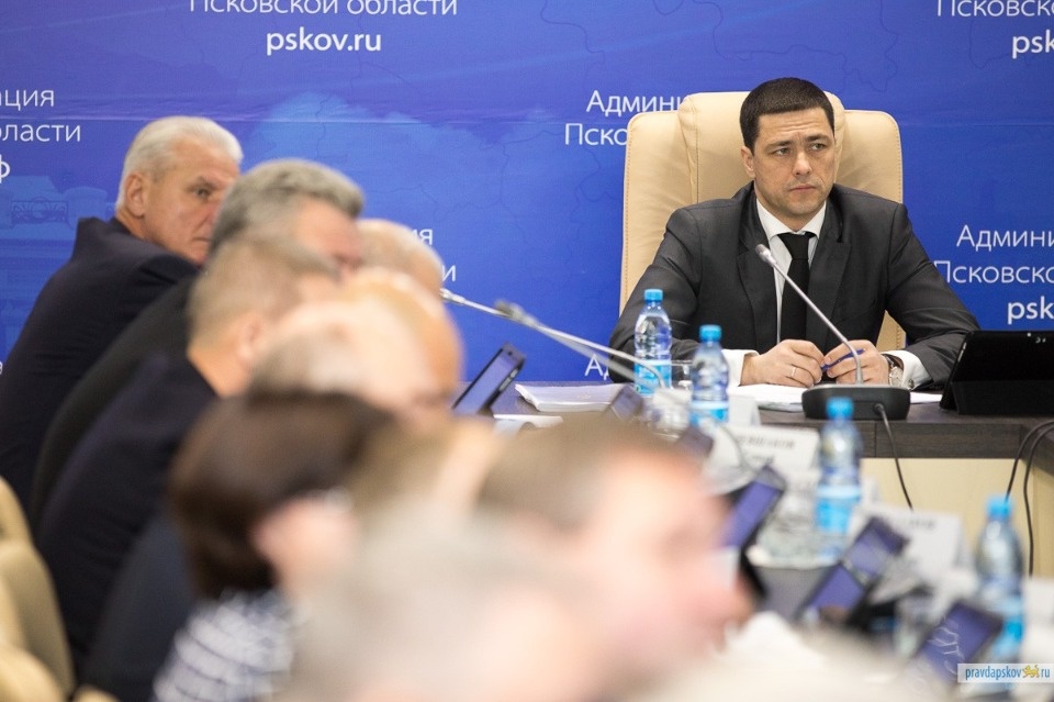 Уже два года Михаил Ведерников возглавляет Псковскую область