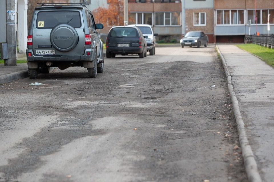 В Пскове отремонтируют проезд к ППК, где учатся полторы тысячи детей