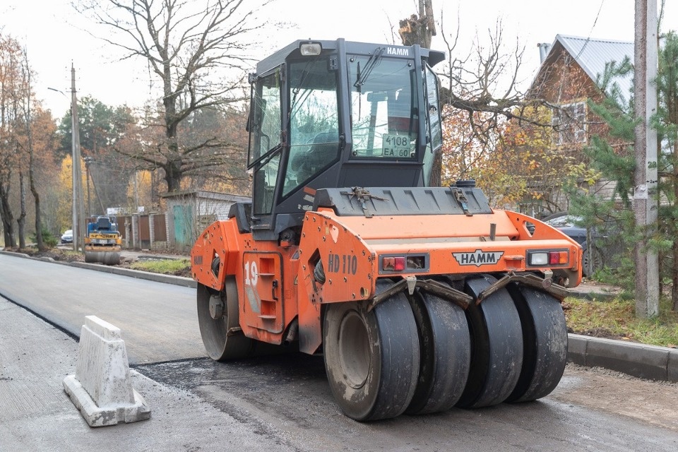 Годы кропотливого и непростого труда пообещал псковским дорожникам Михаил Ведерников