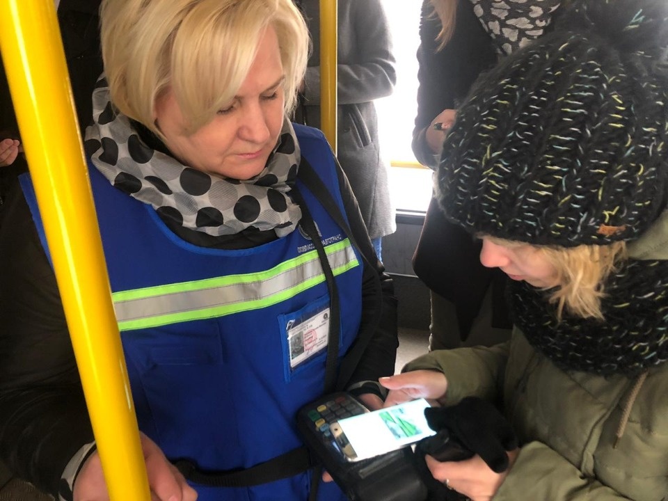 Сбербанк провёл 300 миллионов оплат проезда банковской картой в общественном транспорте с начала года