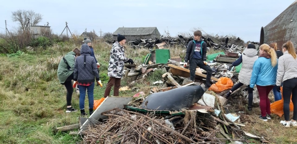 Уборка острова Залита от мусора продолжается