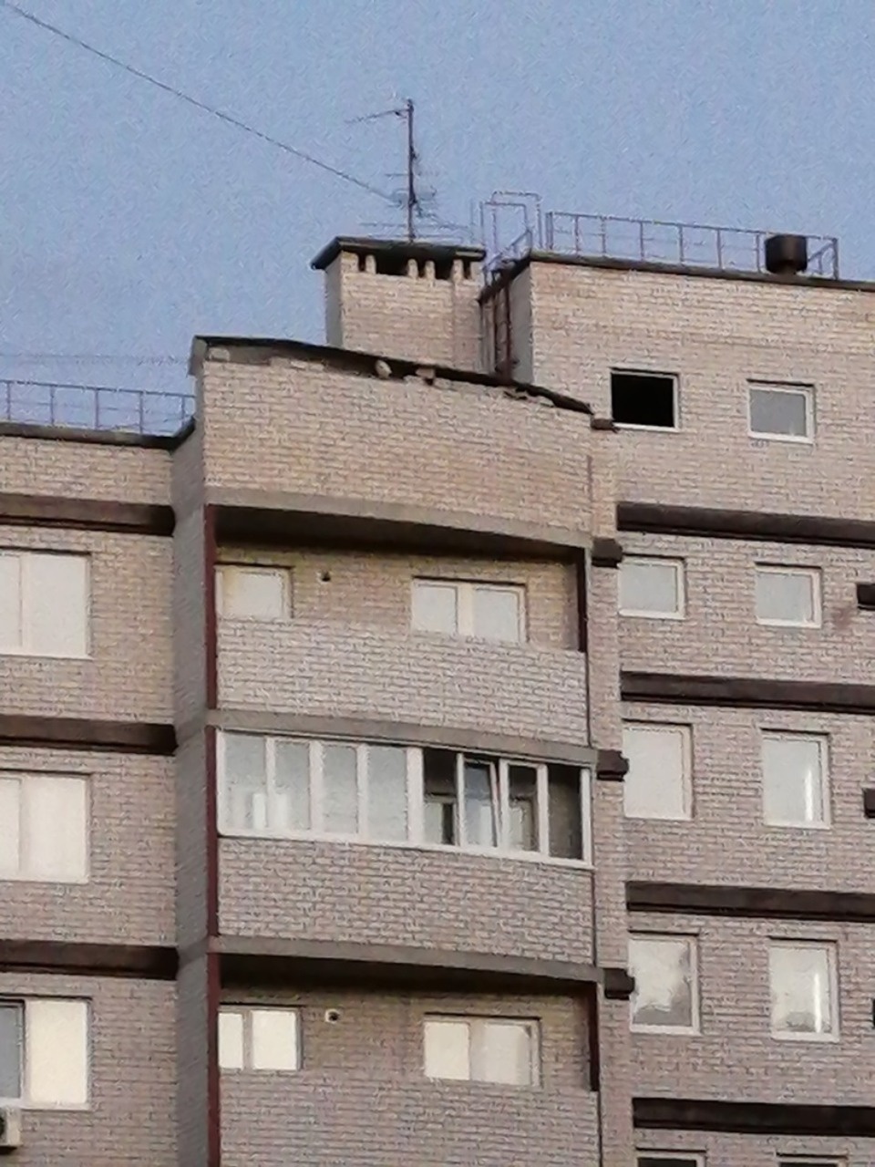 Очевидцы делятся в соцсетях фотографиями разрушительного ветра в Псковской области (ОБНОВЛЯЕТСЯ)