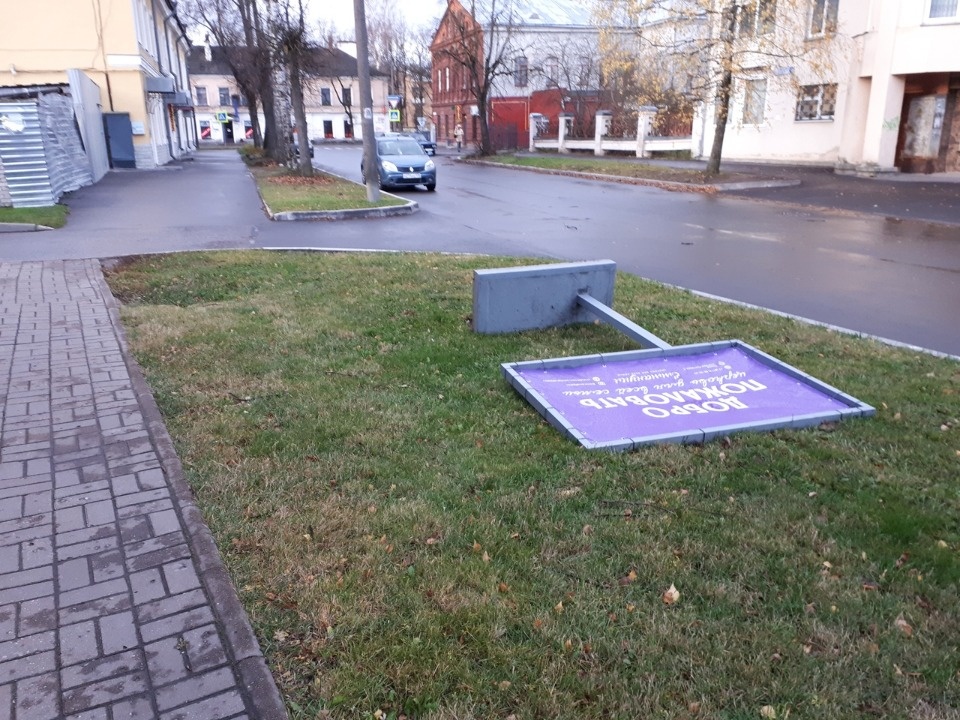 Очевидцы делятся в соцсетях фотографиями разрушительного ветра в Псковской области (ОБНОВЛЯЕТСЯ)