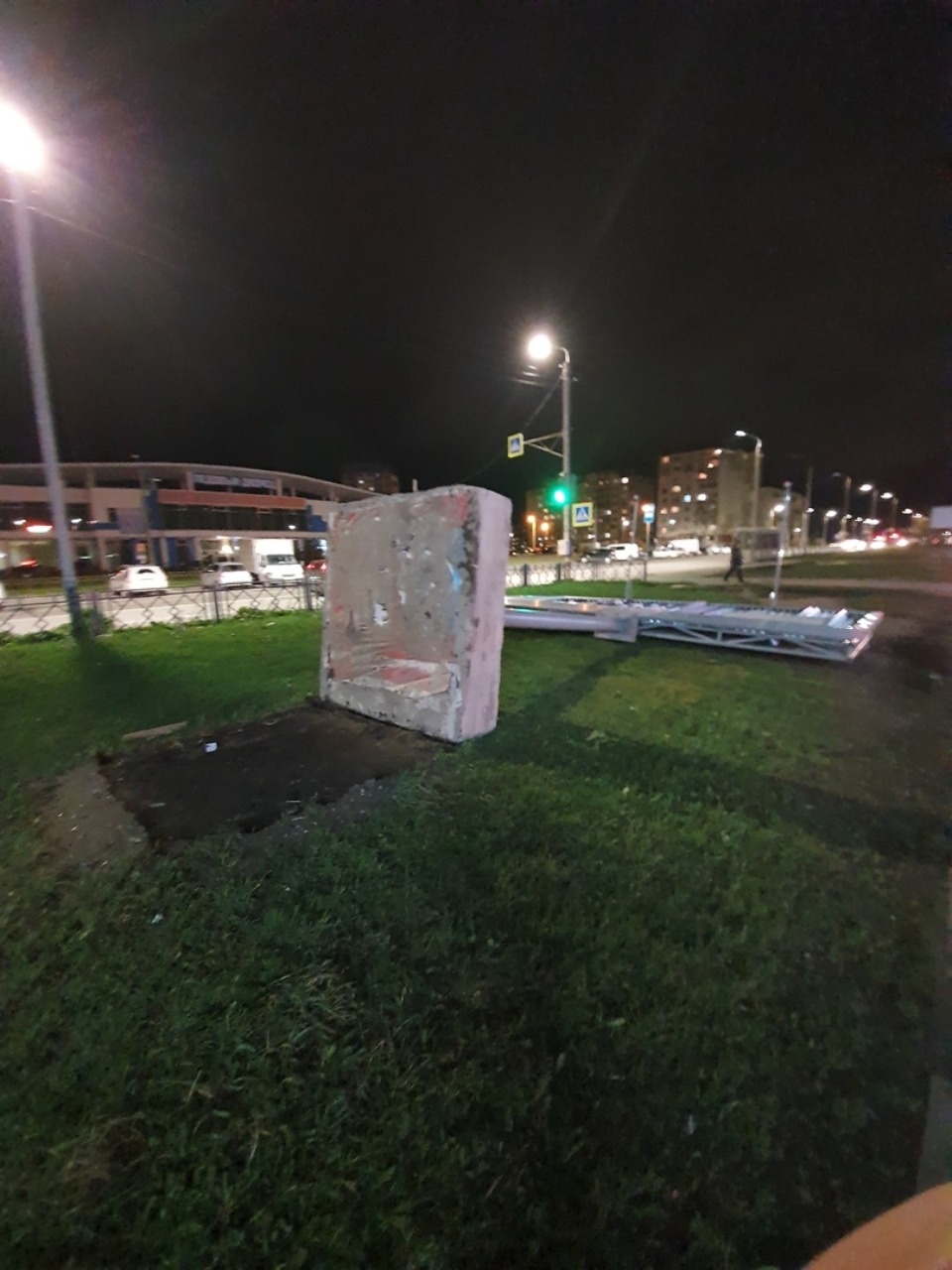 Очевидцы делятся в соцсетях фотографиями разрушительного ветра в Псковской области (ОБНОВЛЯЕТСЯ)