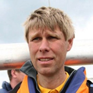 Дом с хвостом и белые паруса