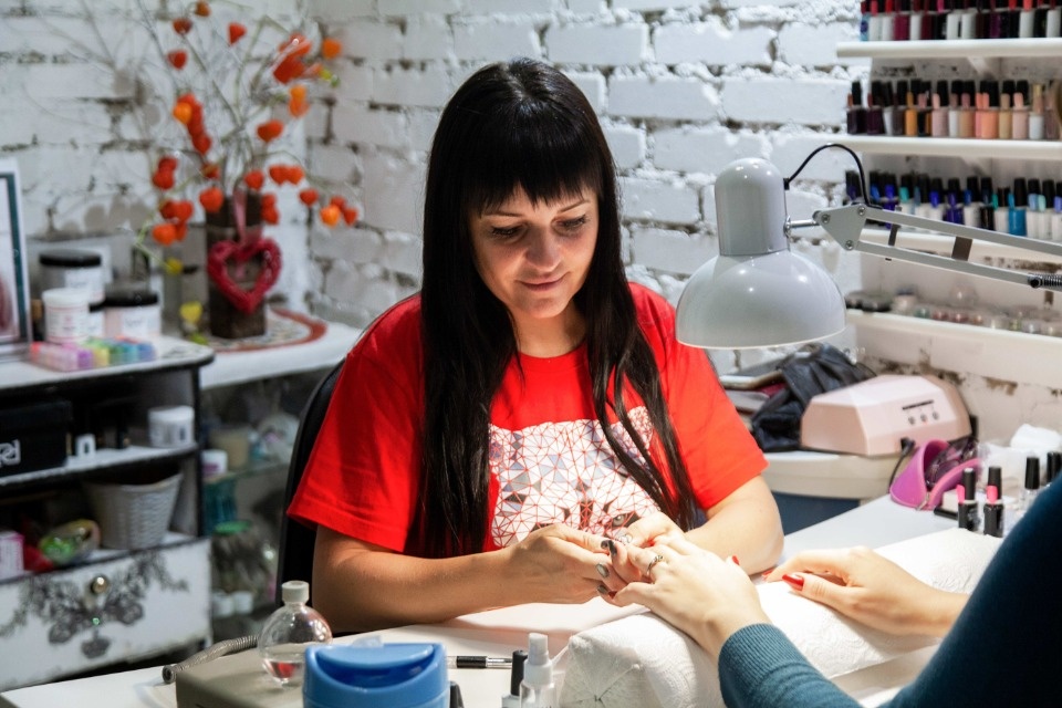 Елена Рыжикова: Изюминкой нашего маникюра стала роспись 3D-гелем, придающим объем