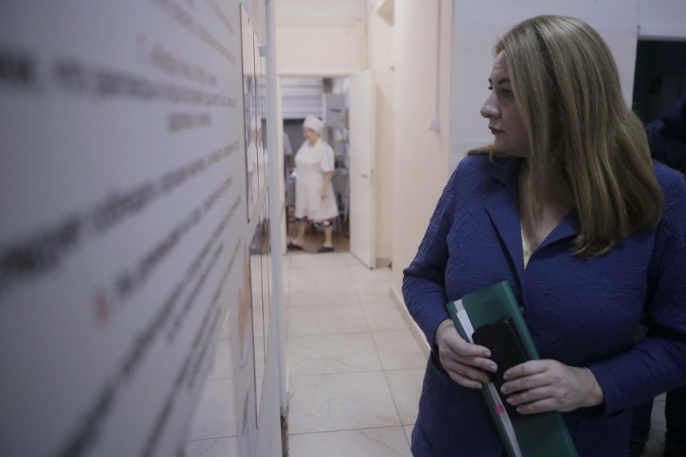 Депутаты проверили, как в школах и детсадах Пскова тратят сэкономленные ими деньги