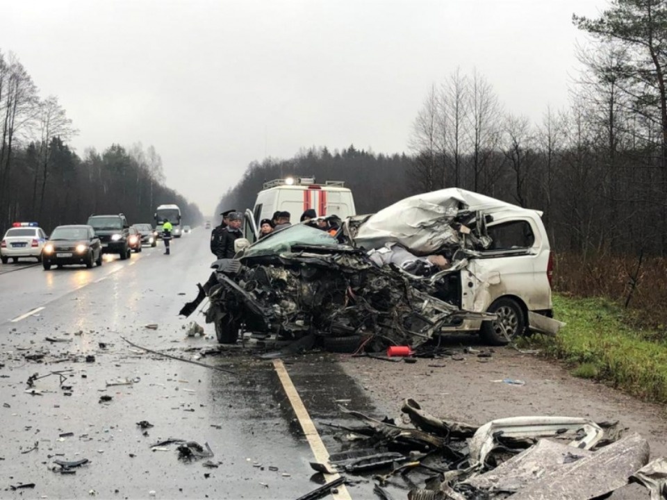 Разыскиваются очевидцы ДТП под Псковом, которое унесло жизни двух человек (ФОТО)