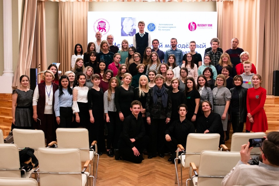 Молодежь на пути к преодолению границ