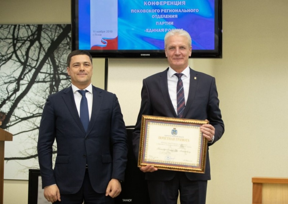 Михаил Ведерников поблагодарил Александра Котова за вклад в развитие региона 