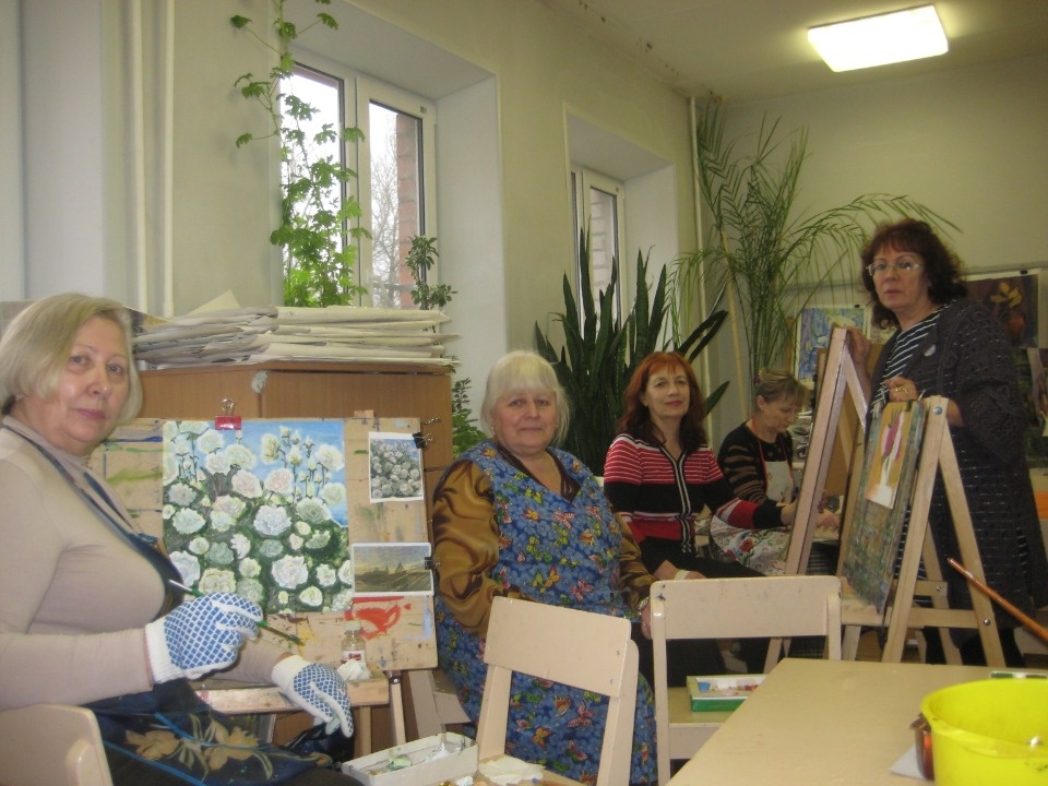 Пенсионерка организовала арт-клуб