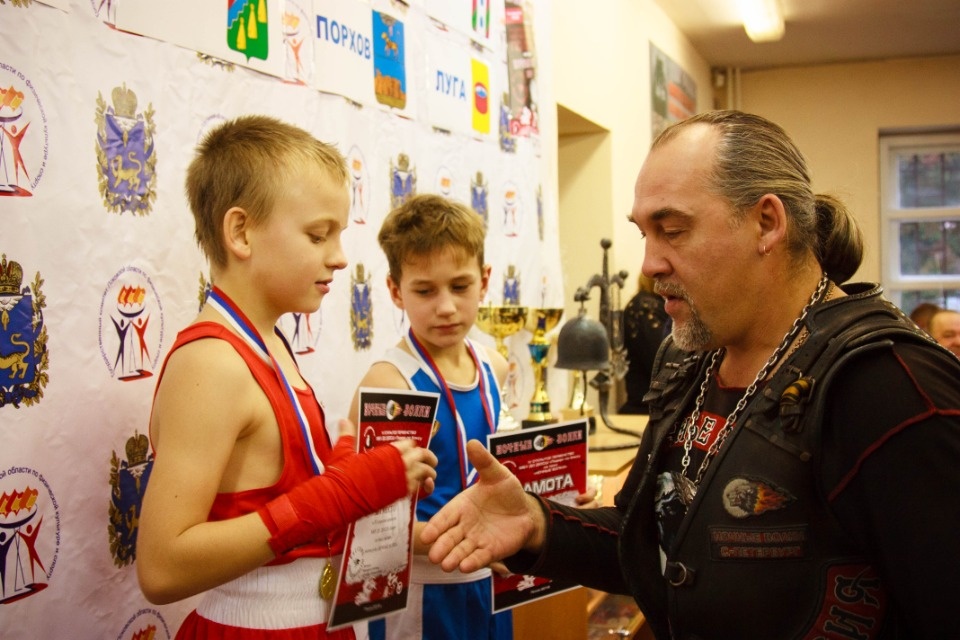 Джеффри Монсон посетил детский турнир по боксу в Пскове Джеффри Монсон посетил детский турнир по боксу в Пскове