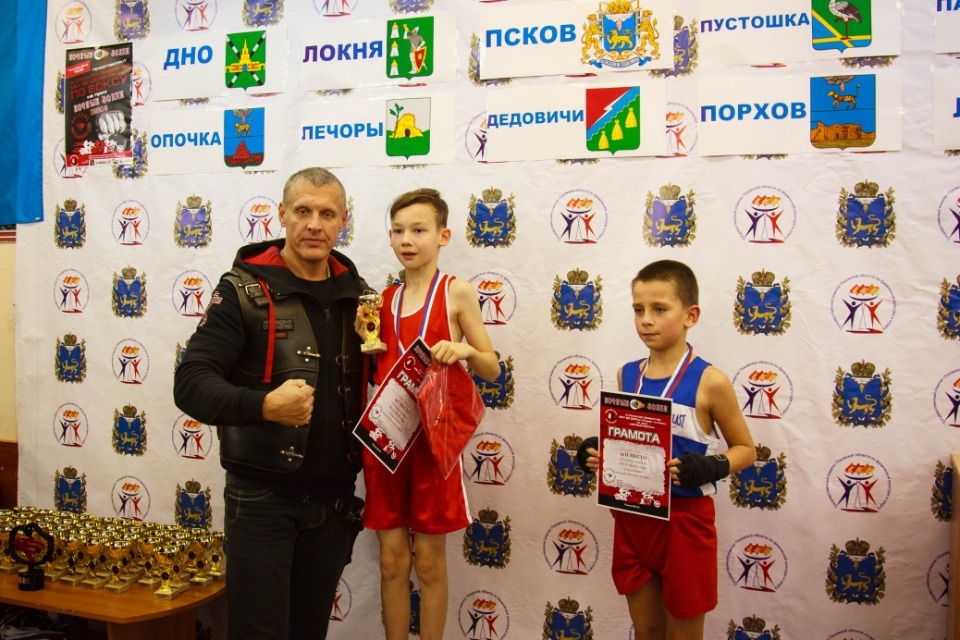 Джеффри Монсон посетил детский турнир по боксу в Пскове Джеффри Монсон посетил детский турнир по боксу в Пскове