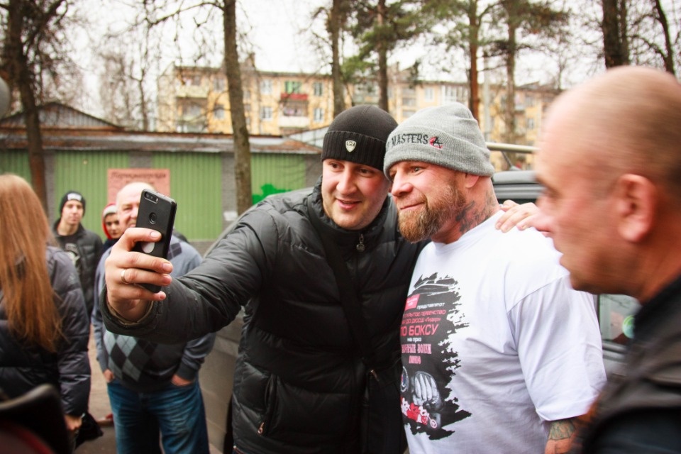 Джеффри Монсон посетил детский турнир по боксу в Пскове Джеффри Монсон посетил детский турнир по боксу в Пскове