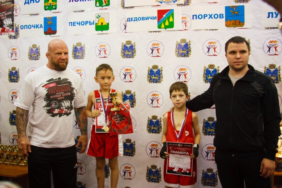 Джеффри Монсон посетил детский турнир по боксу в Пскове Джеффри Монсон посетил детский турнир по боксу в Пскове