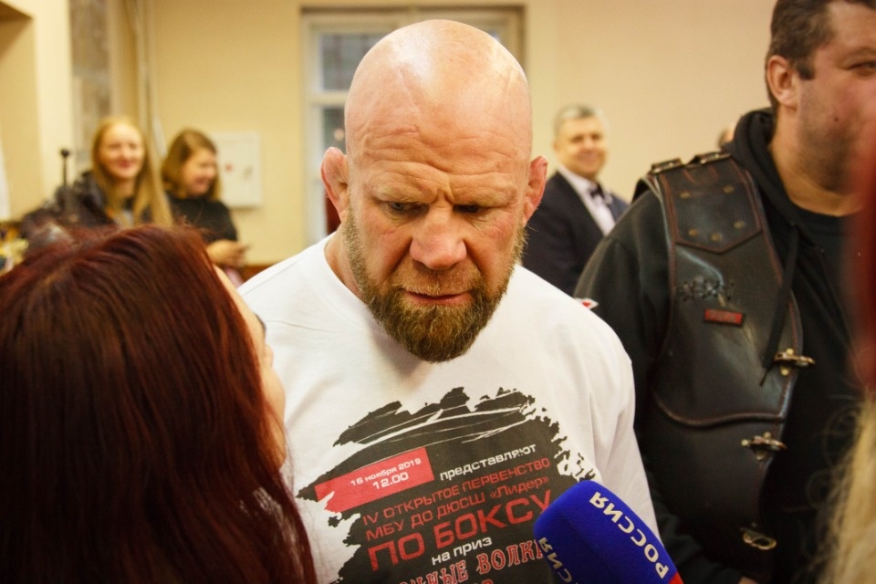 Джеффри Монсон посетил детский турнир по боксу в Пскове Джеффри Монсон посетил детский турнир по боксу в Пскове