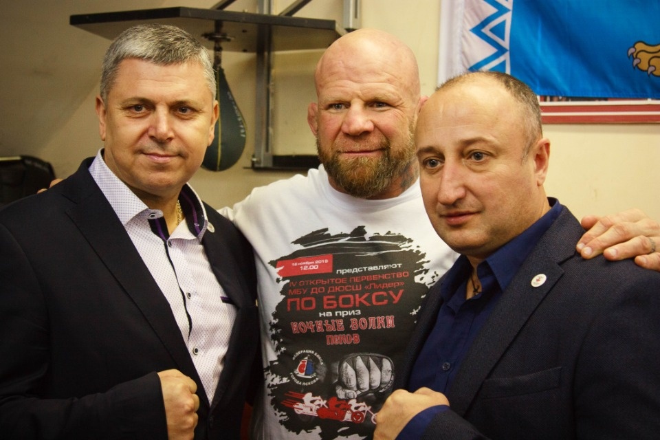 Джеффри Монсон посетил детский турнир по боксу в Пскове Джеффри Монсон посетил детский турнир по боксу в Пскове