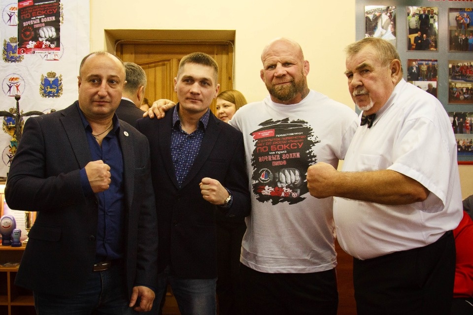 Джеффри Монсон посетил детский турнир по боксу в Пскове Джеффри Монсон посетил детский турнир по боксу в Пскове