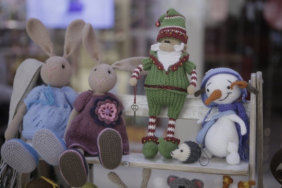 Четыре дня будет у псковичей, чтобы закупиться подарками на новогодней ярмарке «ART-ель» Четыре дня будет у псковичей, чтобы закупиться подарками на новогодней ярмарке «ART-ель»