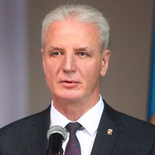 Александр Котов попросил Елену Полонскую с вниманием относится к коллегам-депутатам