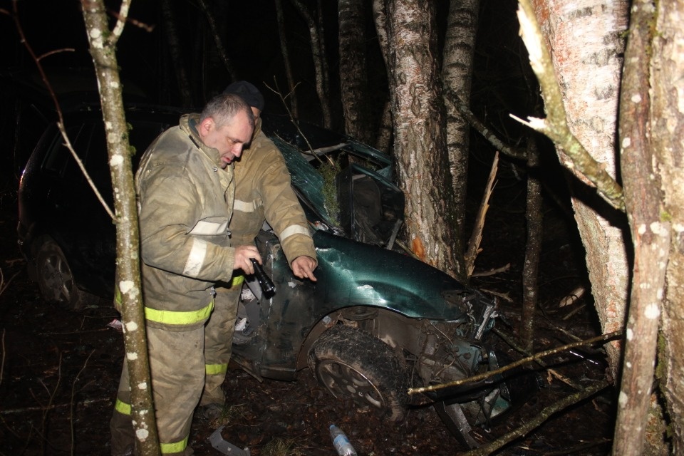 Семья из трёх человек погибла в ДТП в Себежском районе, ещё двое детей пострадали (ФОТО) Семья из трёх человек погибла в ДТП в Себежском районе, ещё двое детей пострадали (ФОТО)