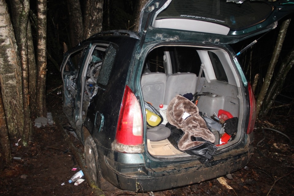 Семья из трёх человек погибла в ДТП в Себежском районе, ещё двое детей пострадали (ФОТО) Семья из трёх человек погибла в ДТП в Себежском районе, ещё двое детей пострадали (ФОТО)