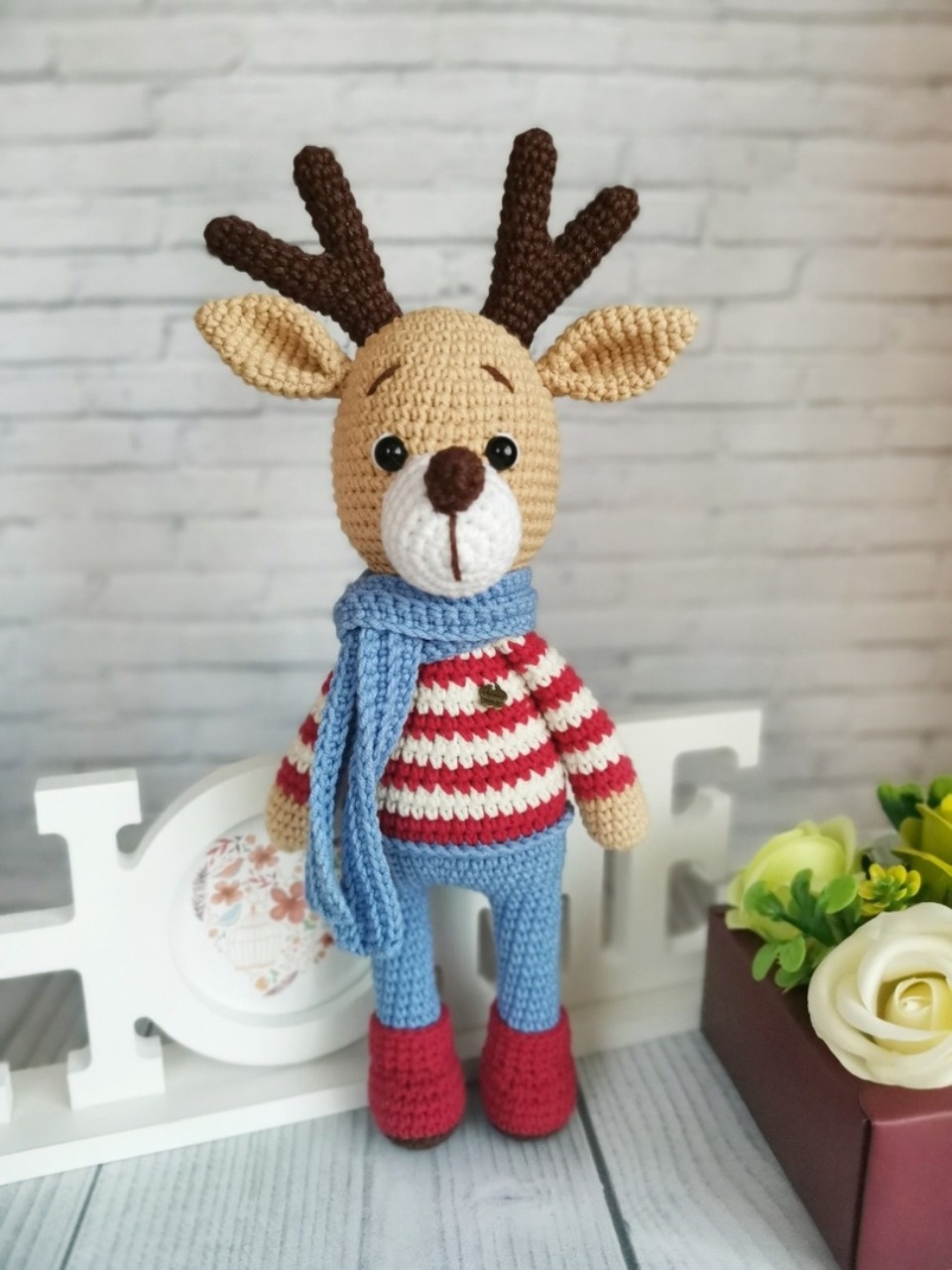 Ёлочные и настольные игрушки в виде мышек приготовила для новогодней ярмарки «ART-ель» Ольга Ильина