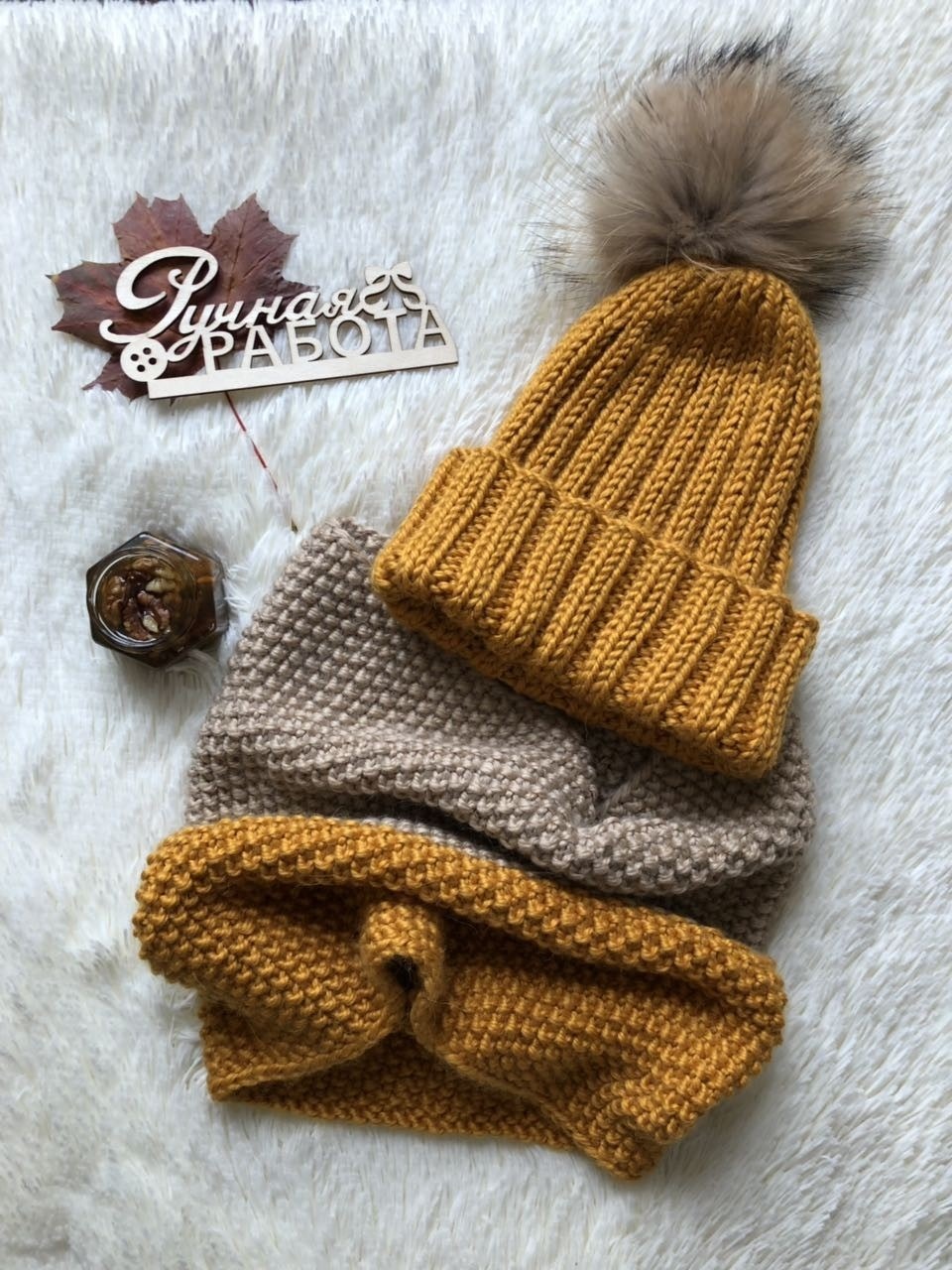 Новые тёплые шарфы, шапки и носки связала для новогодней ярмарки «ART-ель» Наталья Метлицкая