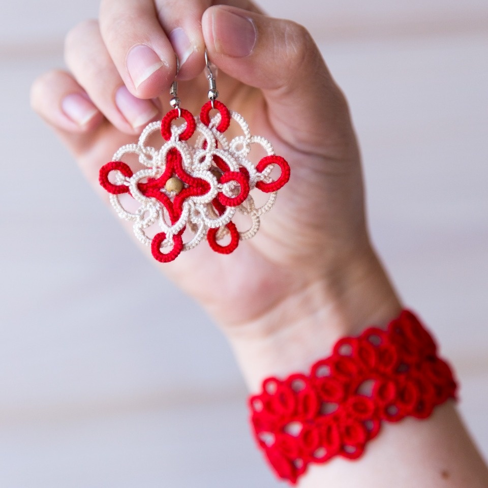 Невесомые кружевные серьги выставит на ярмарке «ART-ель» мастер Юлия Григорьева
