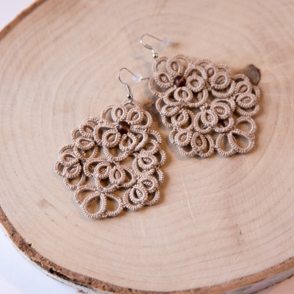 Невесомые кружевные серьги выставит на ярмарке «ART-ель» мастер Юлия Григорьева