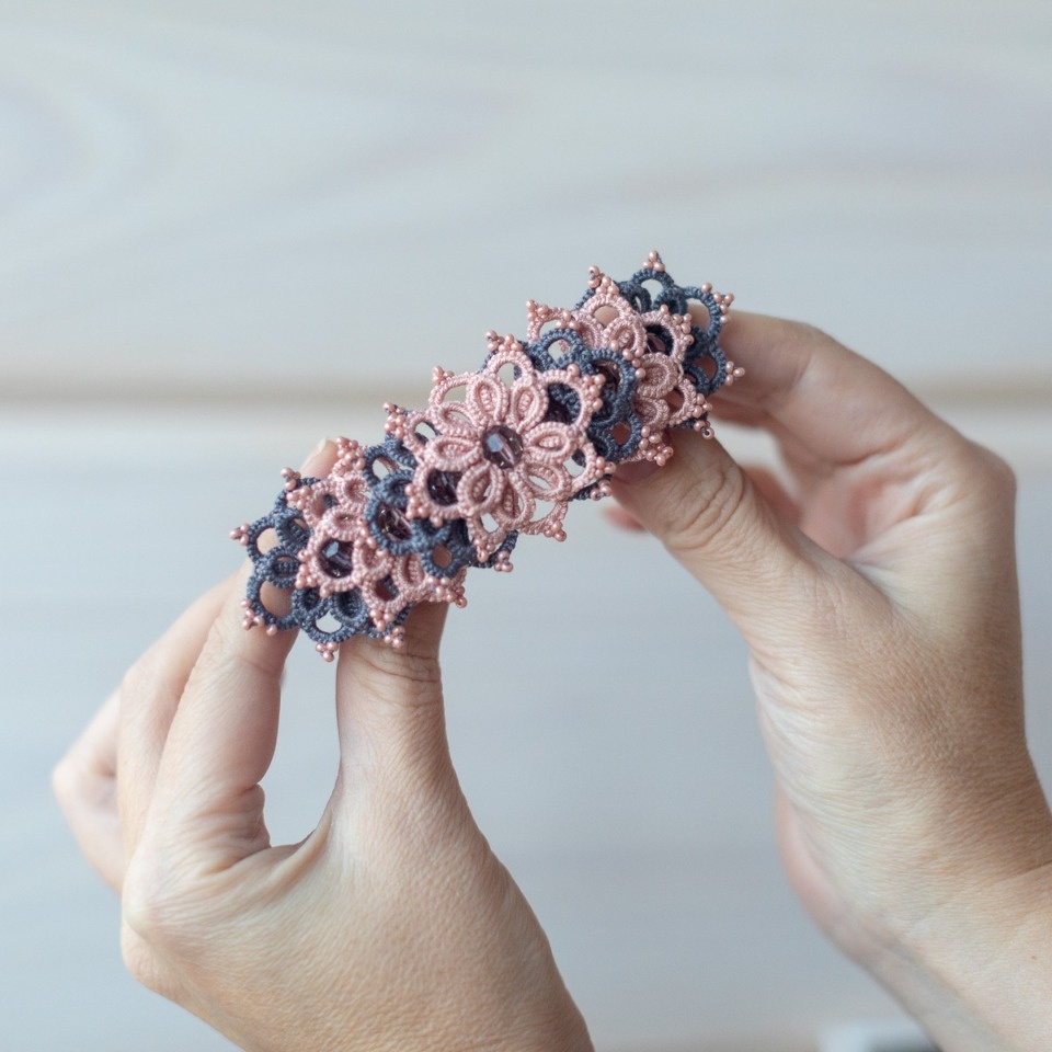 Невесомые кружевные серьги выставит на ярмарке «ART-ель» мастер Юлия Григорьева