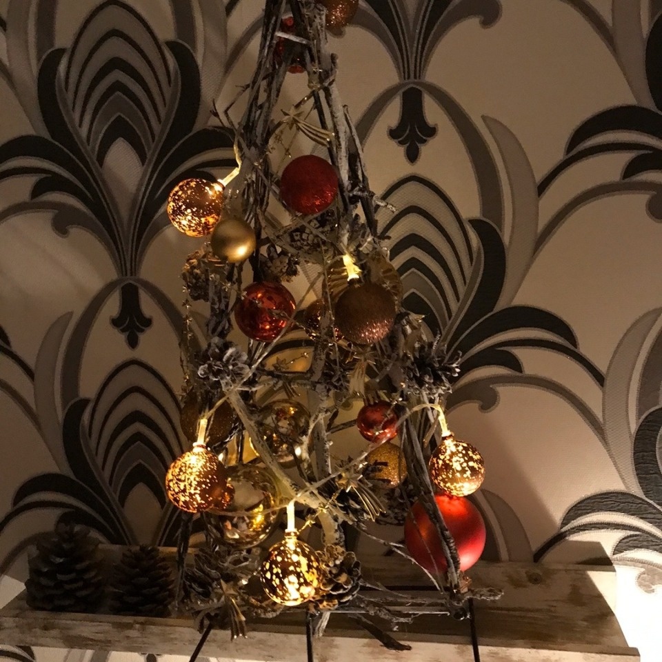 Для новогодней ярмарки «ART-ель» мастер Наталья Котова выковала изящные подсвечники